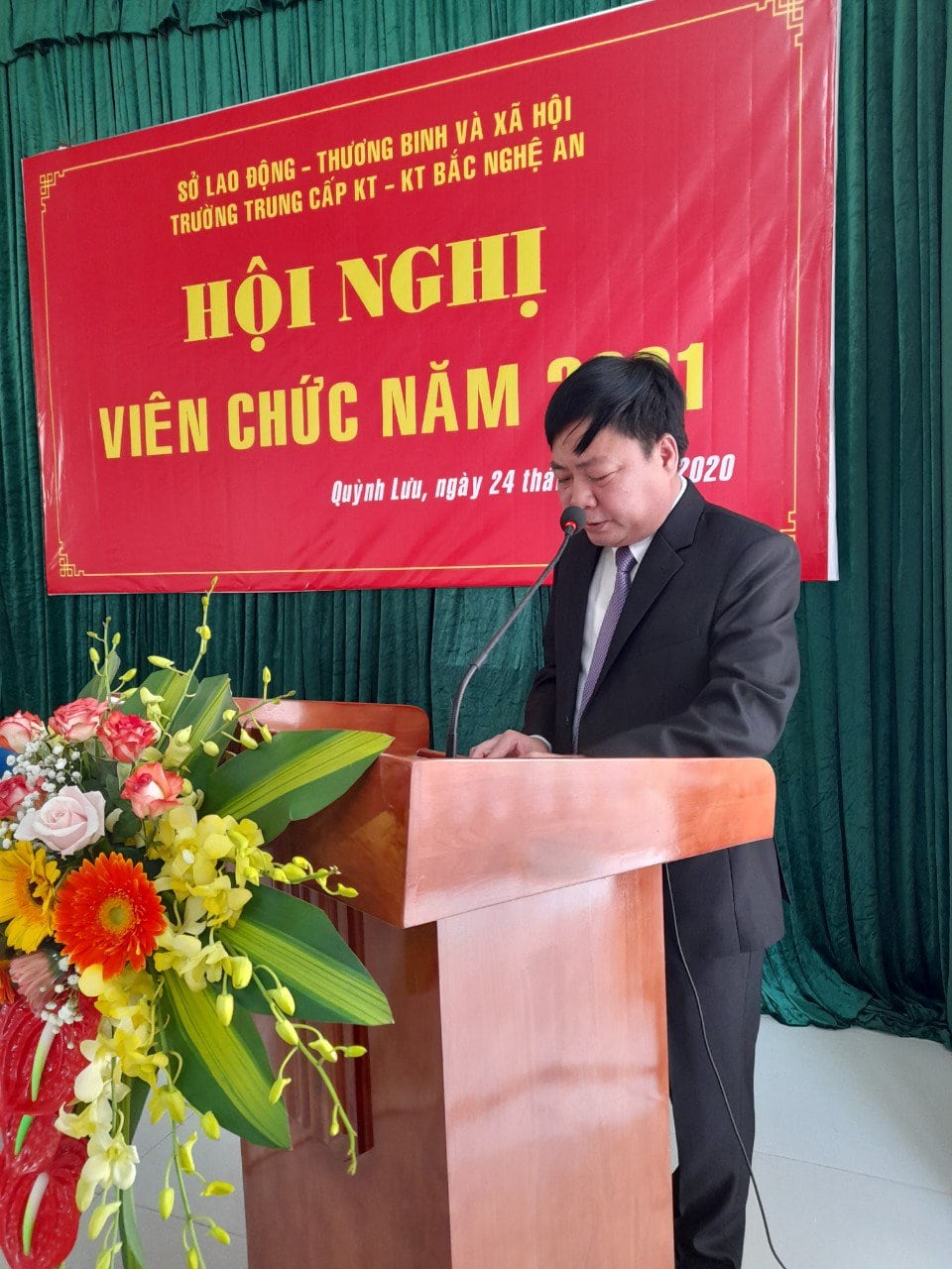 Đồng chí Nguyễn Văn Tài Hiệu trưởng nhà trường