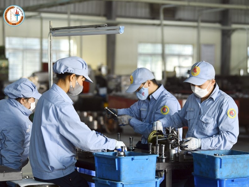 Công nhân kỹ thuật
